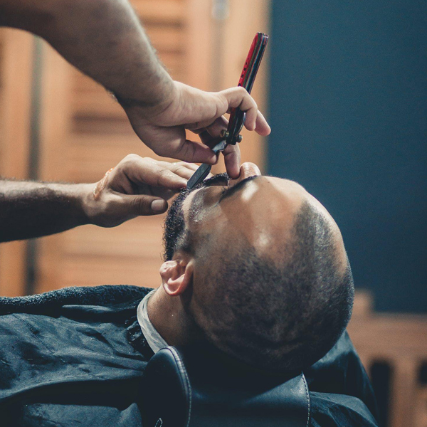 Historie holení: Muži se fousů zbavují už stovky let, a to různými způsoby
