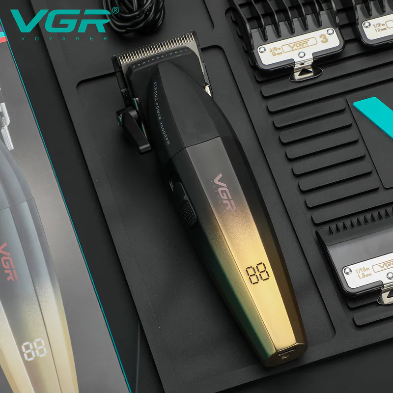 Střihací strojek VGR VOYAGER V-003C Salon Series - gold - Obrázek 1